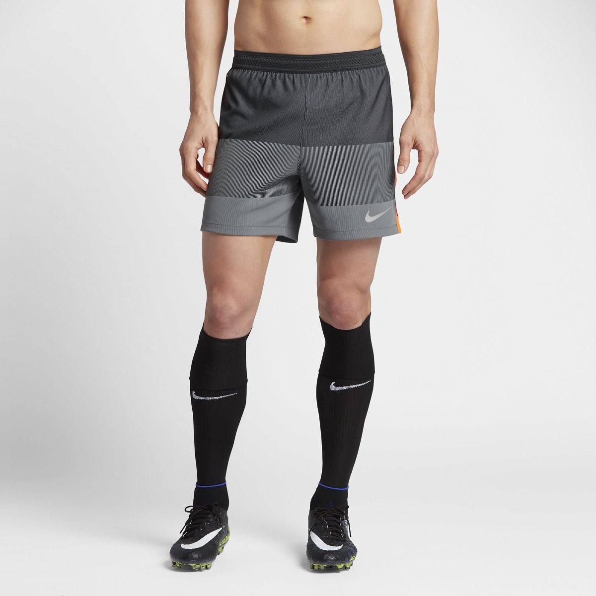 Футбольные шорты Nike AEROSWIFT