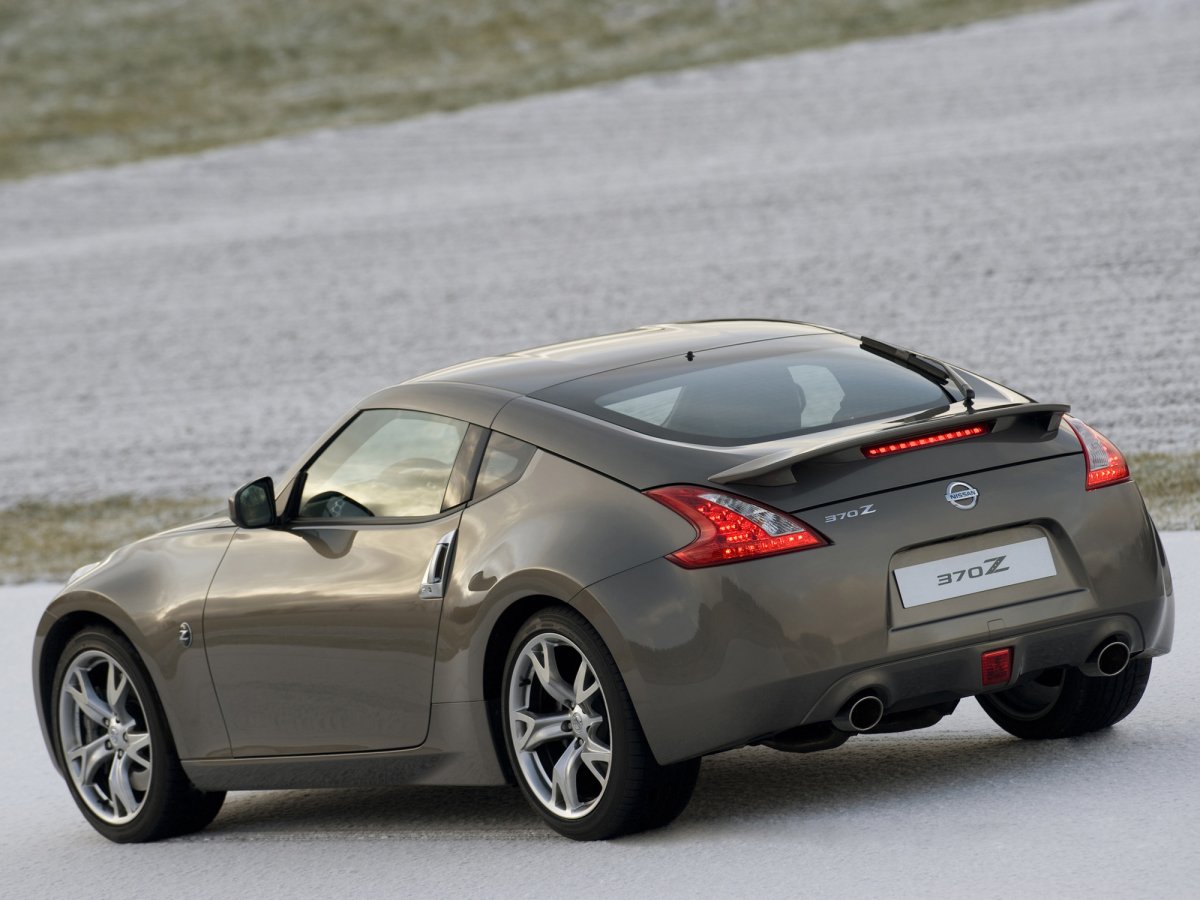 Купе Nissan 370z