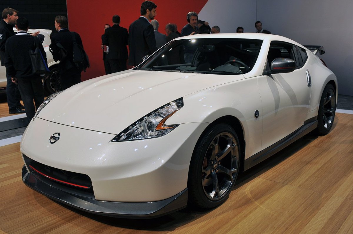 Nissan r370