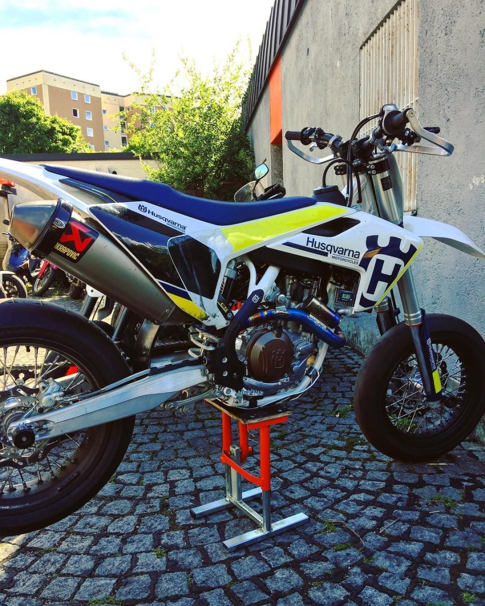 Husqvarna 690 Supermoto