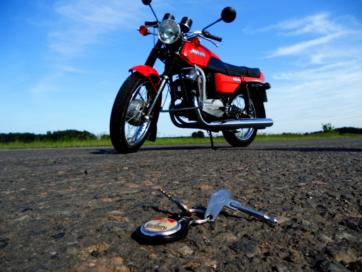 Мотоцикл яват638 на закате