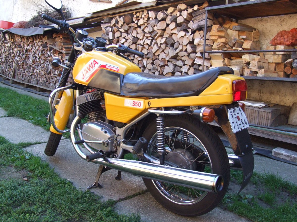 Ява 638 желтая