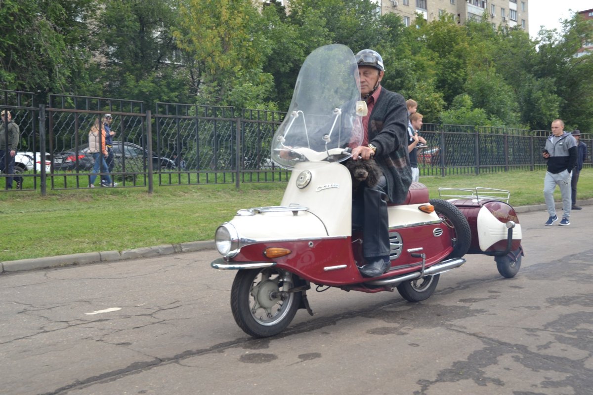 Мотороллер с прицепом