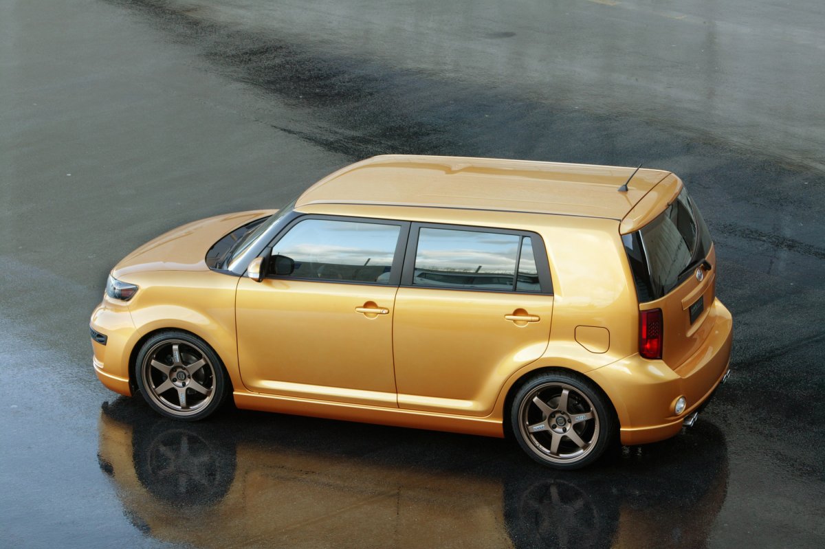 Квадратная Тойота Scion