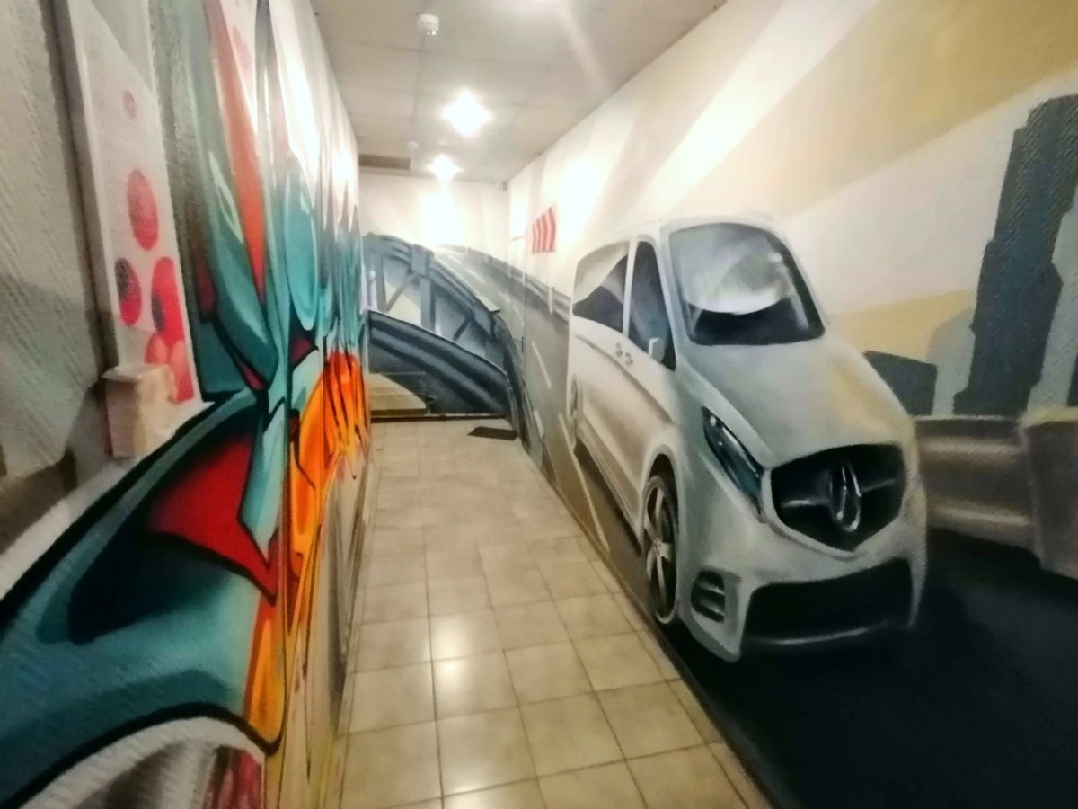 Покраска гаража граффити BMW m5