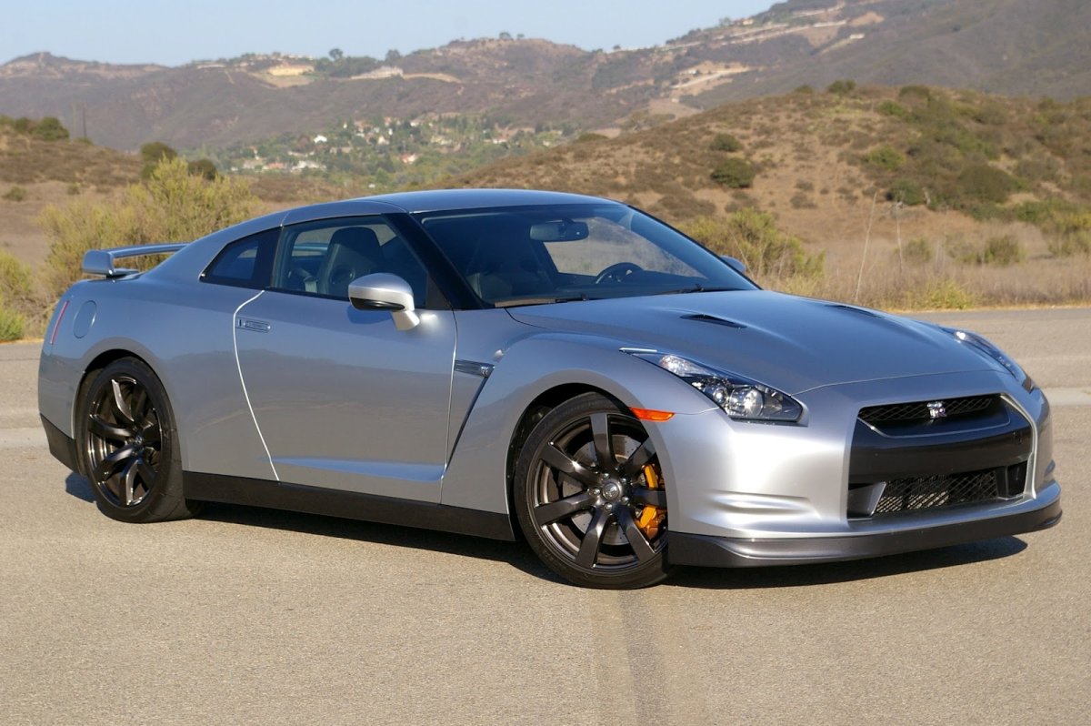 Nissan gt 2010
