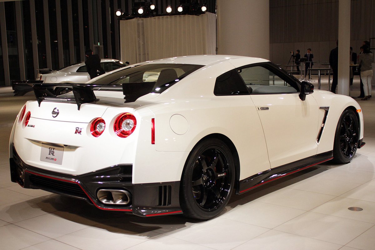 Nissan Skyline 2015