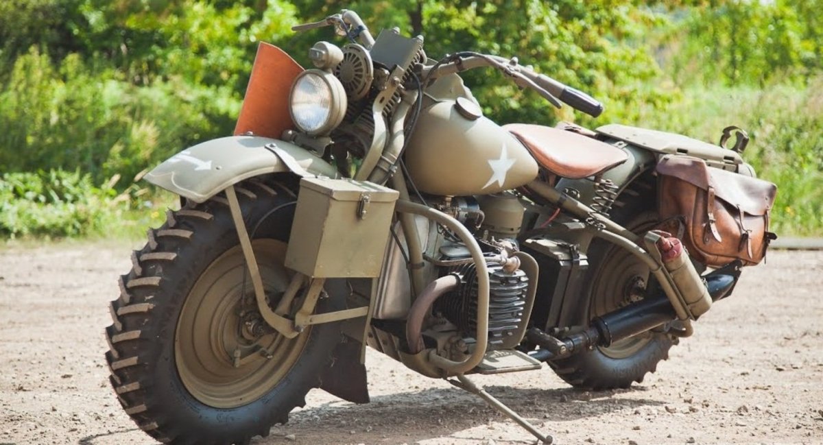 Мотоцикл в военном стиле