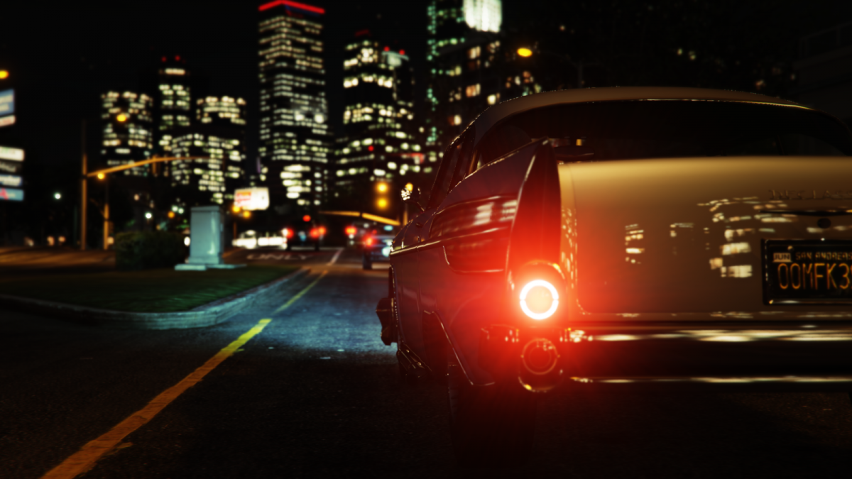 Машина в ночном городе