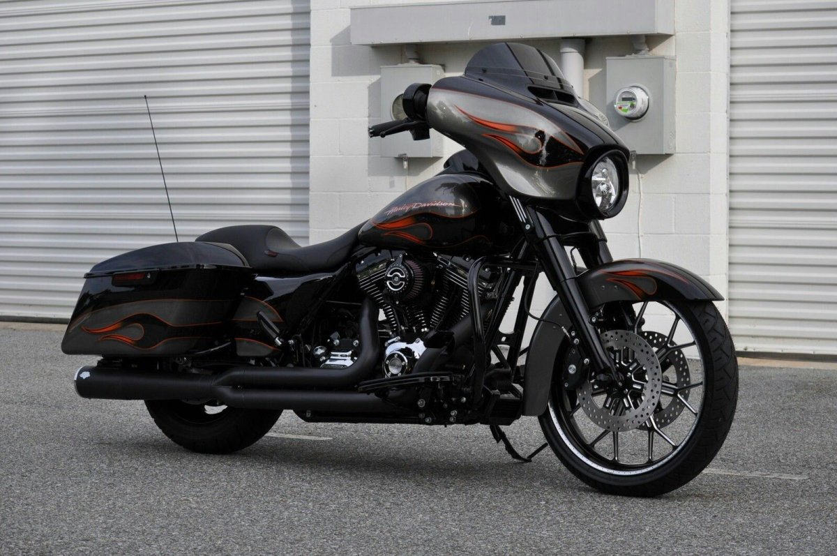 Harley Davidson Street Glide чёрный матовый
