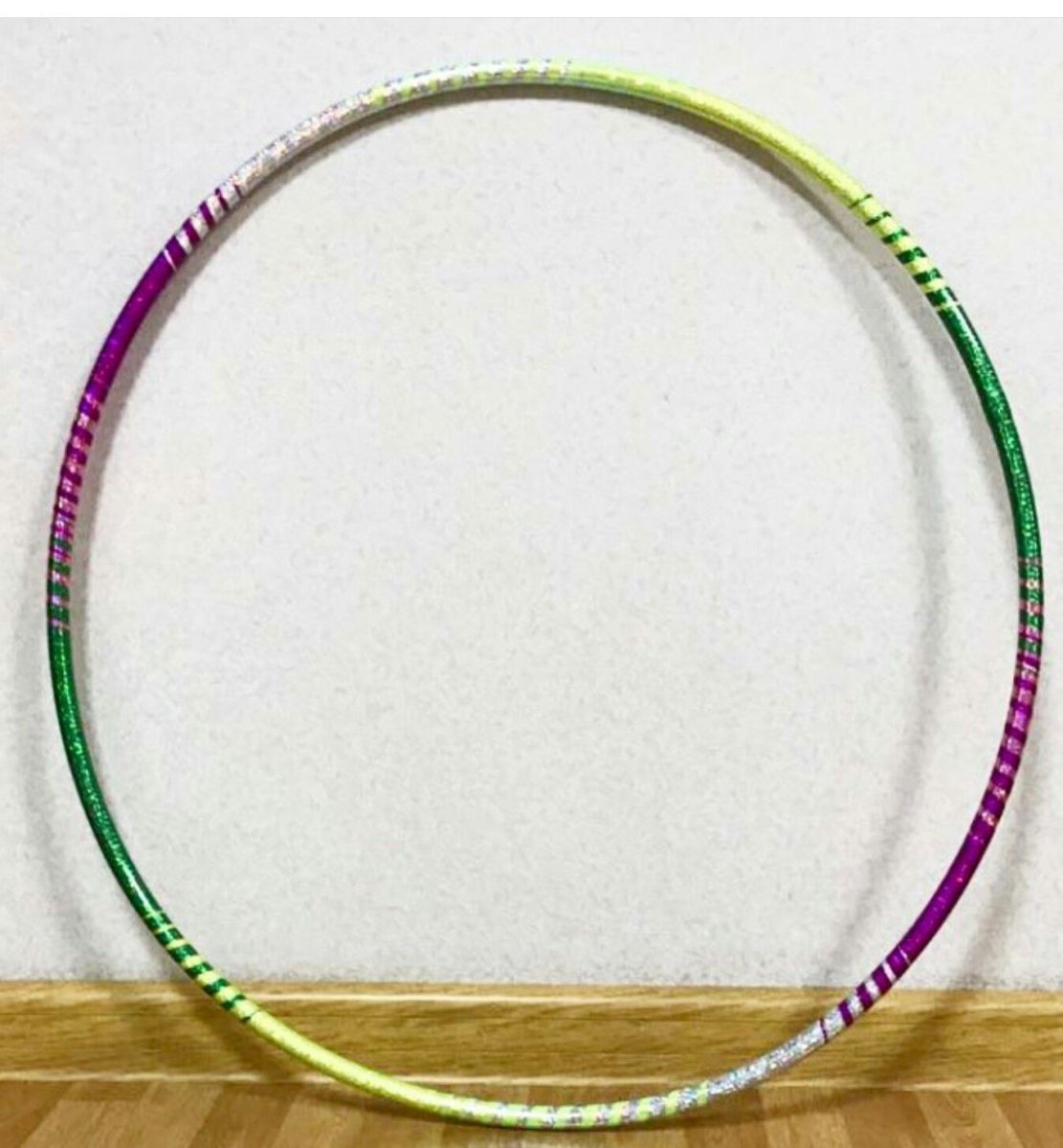 Красивая обмотка обруча для художественной гимнастики