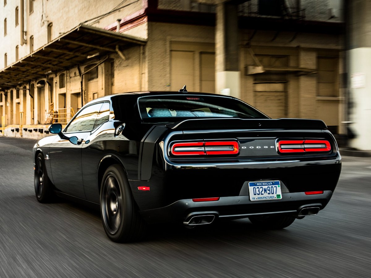 Dodge Challenger 2015 черный