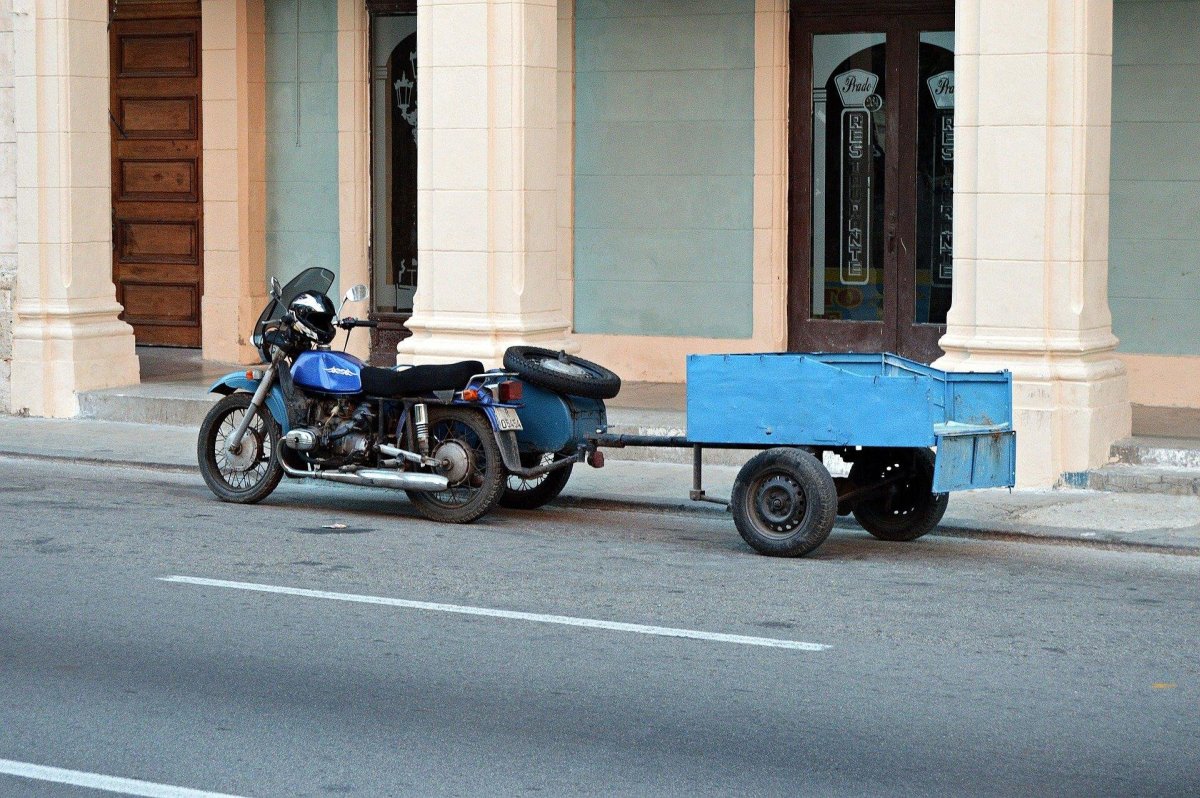 Мотоцикл Урал с пририцепом с зади