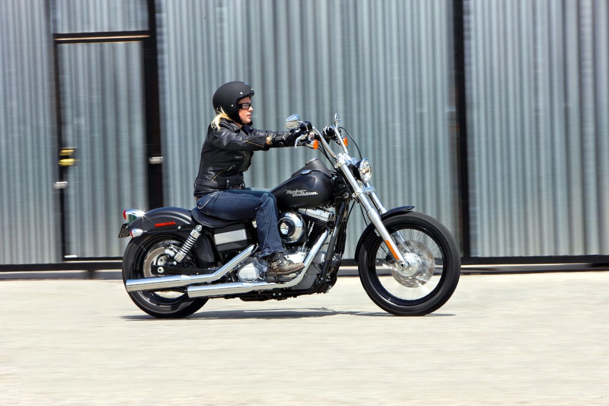 Мотоцикл Harley Davidson Dyna Street Bob