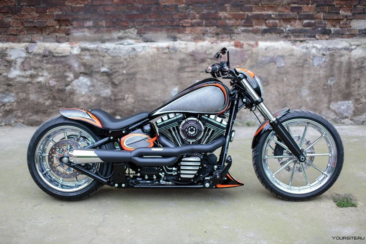 Чоппер Harley Davidson Breakout