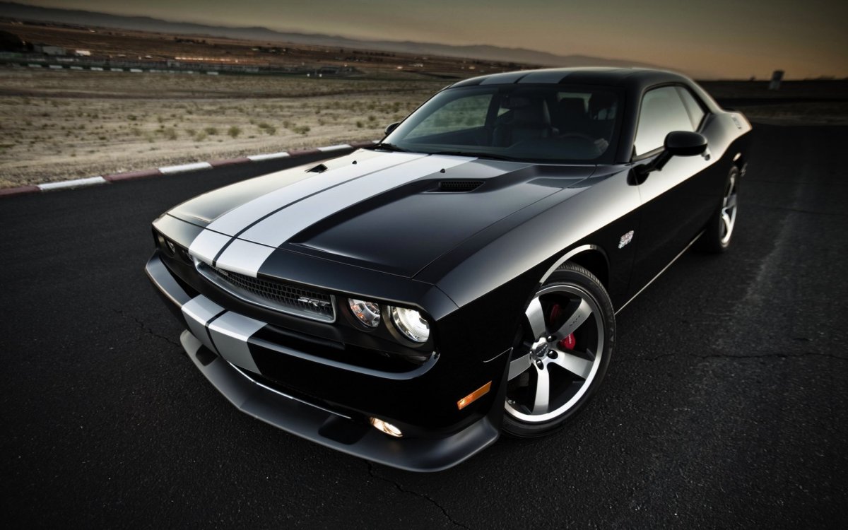 Dodge Challenger srt8 392