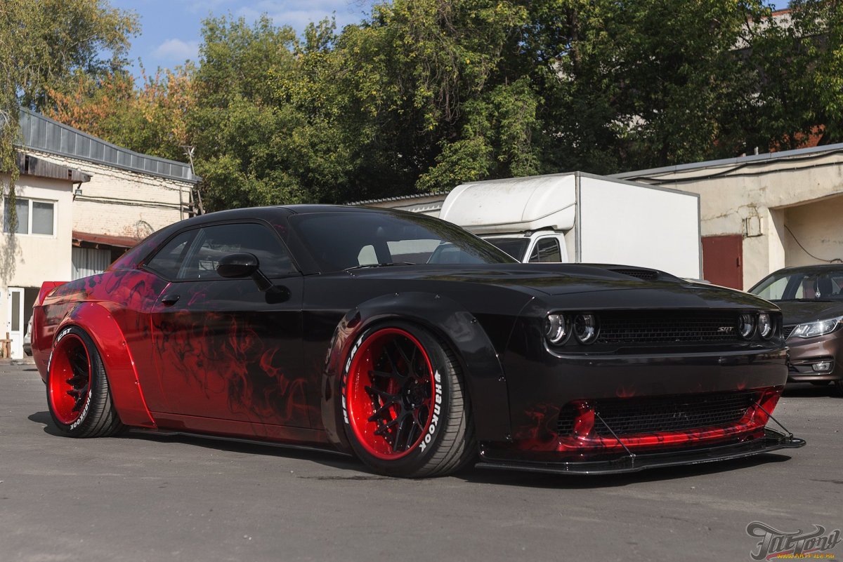 Dodge Challenger тюнингованный