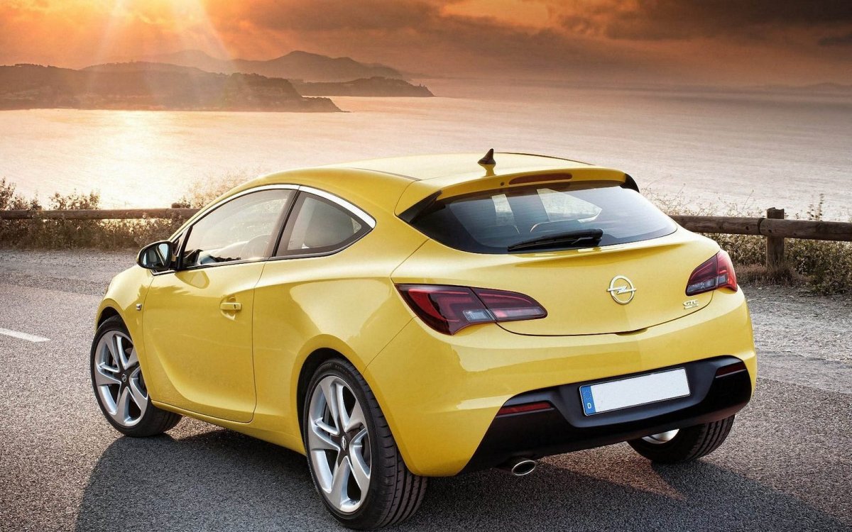 Opel Astra GTC 2012