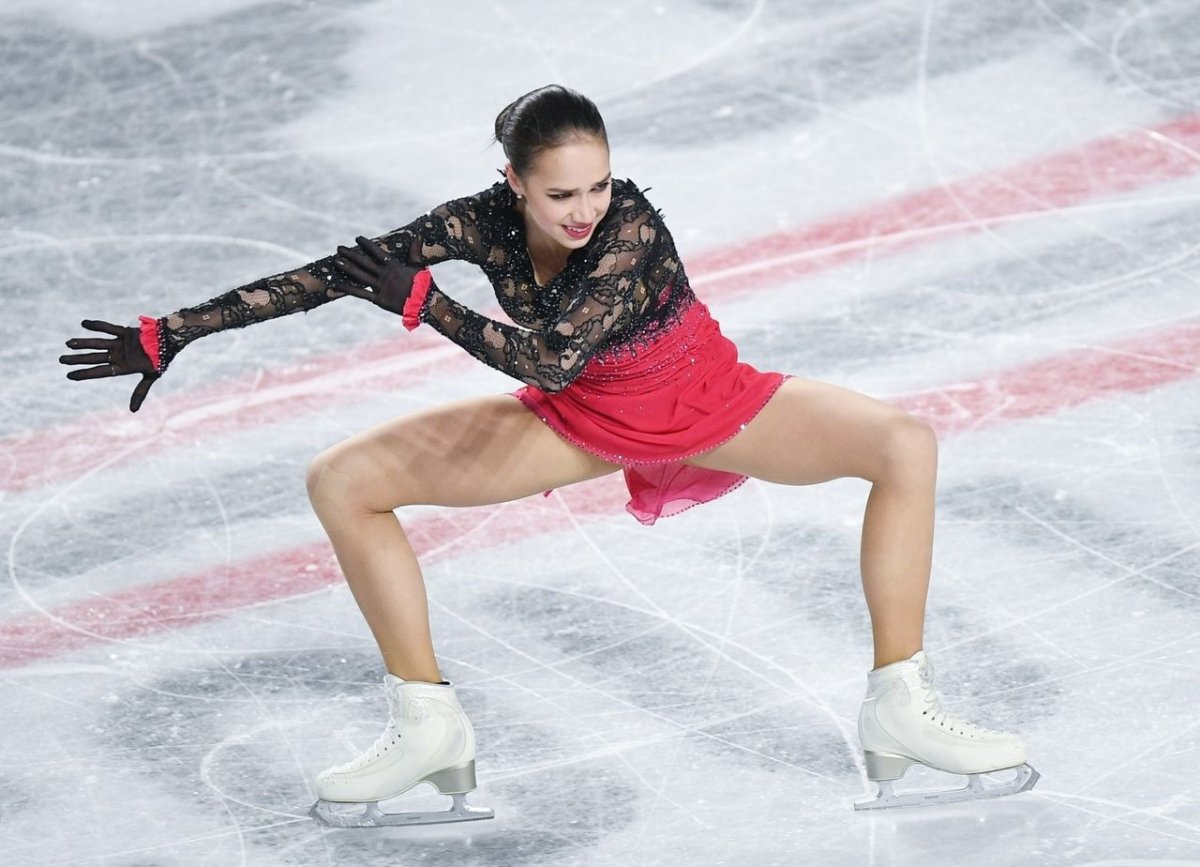 Алина Загитова Максим