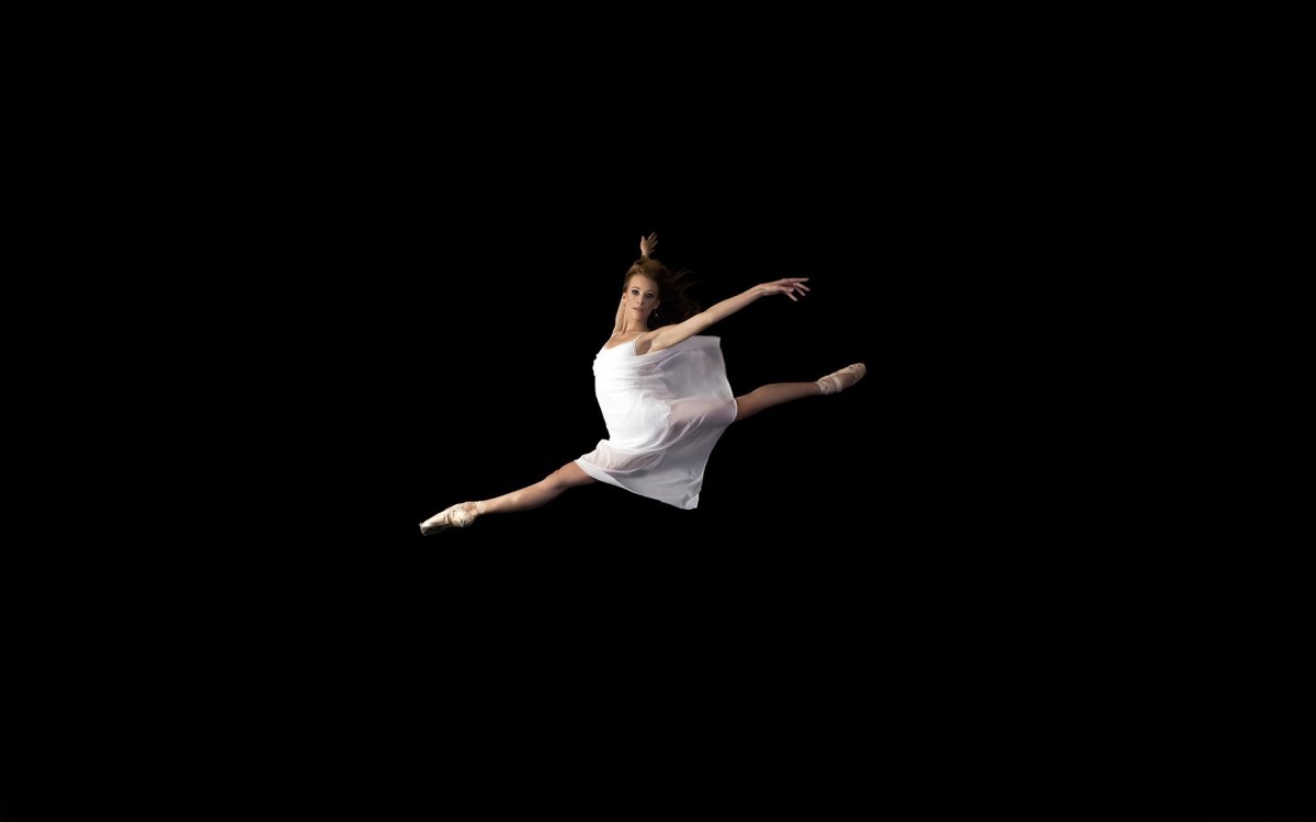 Балерина в прыжке