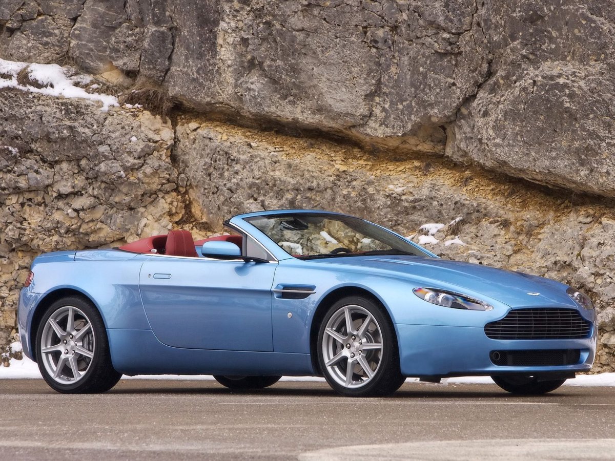 Астон Мартин v8 Vantage Roadster