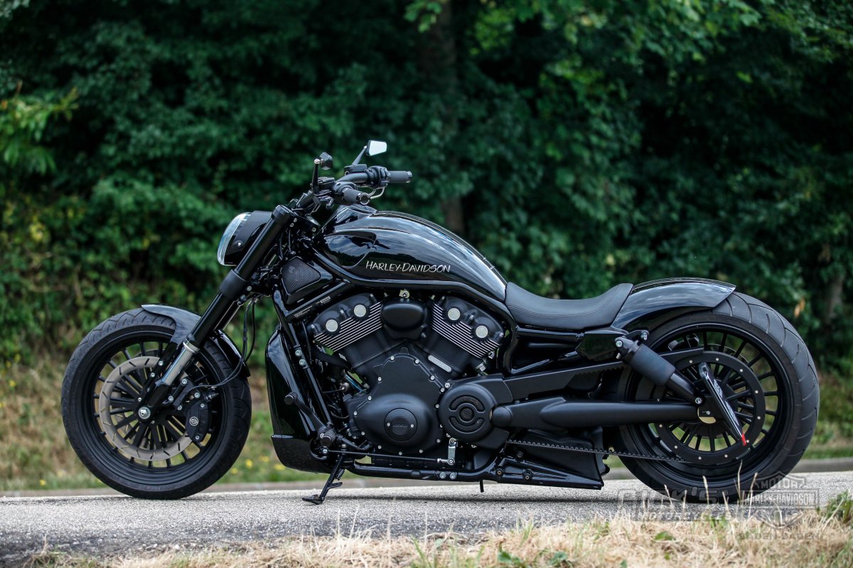 Харлей Дэвидсон Найт роуд Мускул