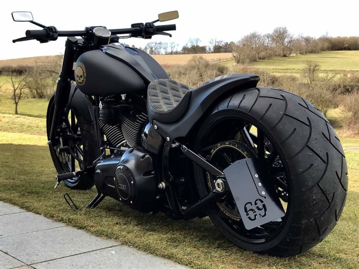 Мотоцикл Harley Davidson Breakout