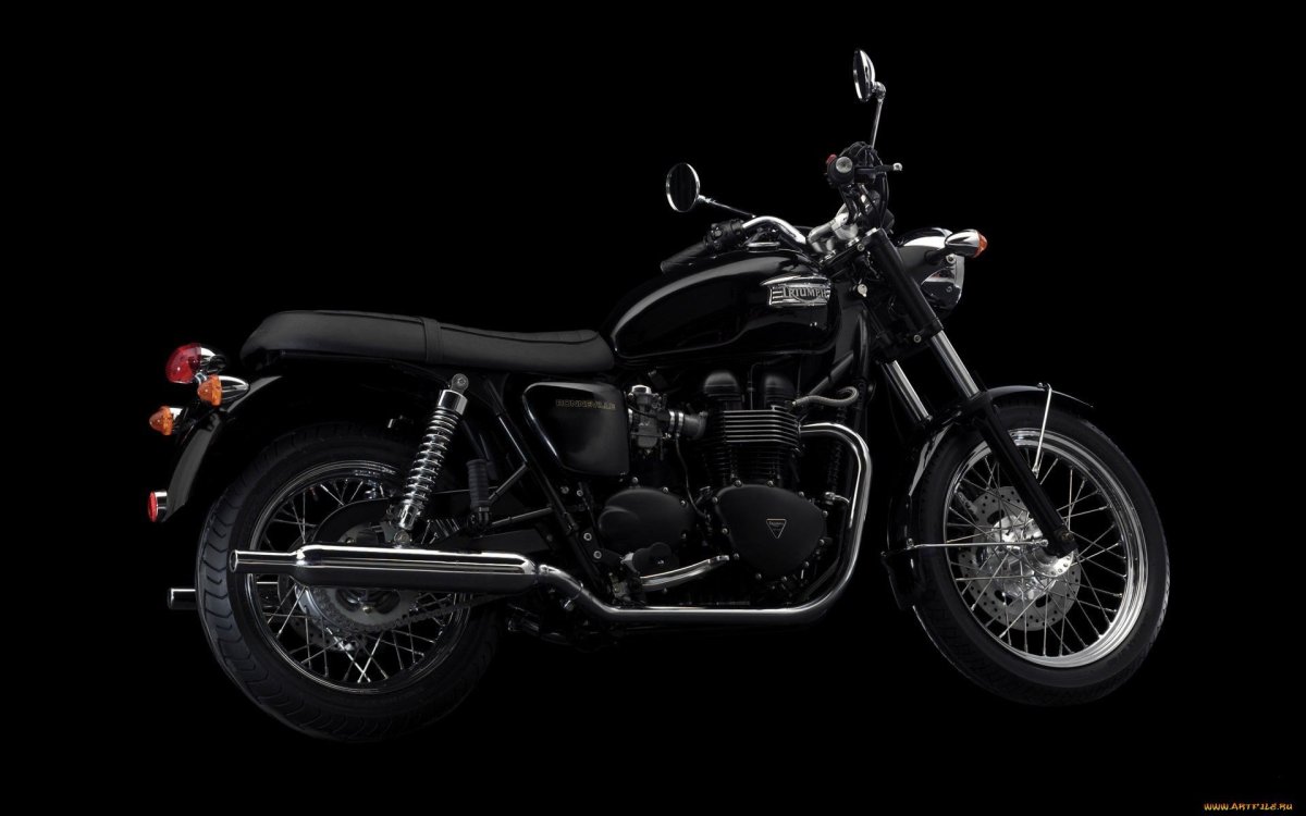 Мотоцикл на черном фоне
