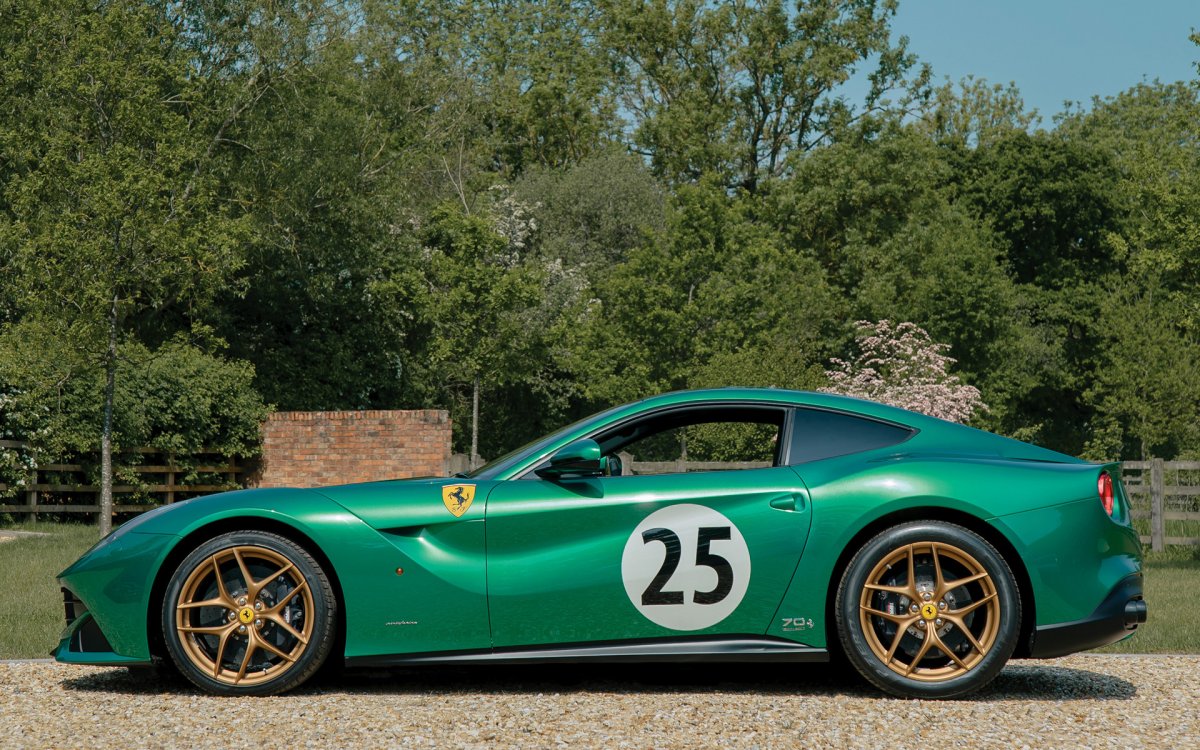 F12 Berlinetta зелёная