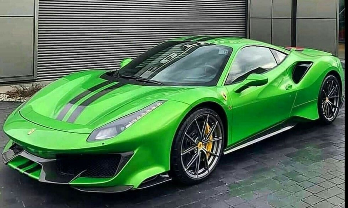 Ferrari 488 зелёная