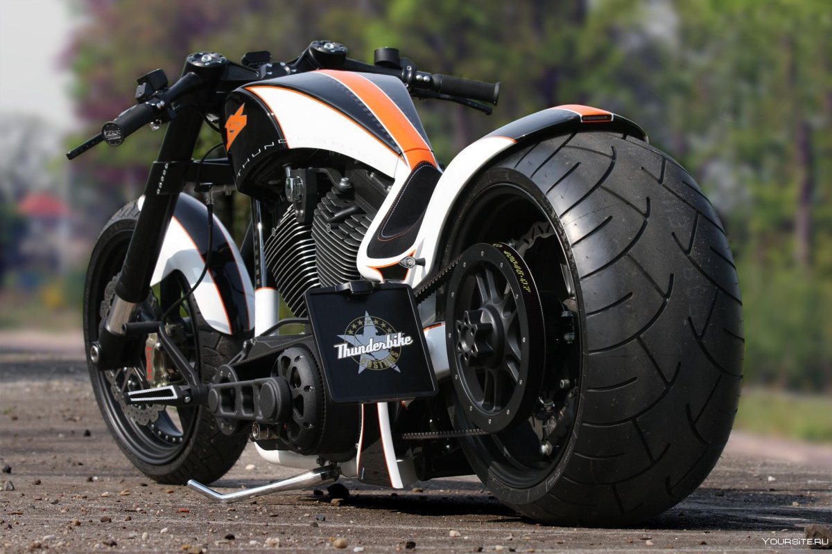 Мотоцикл на больших колесах