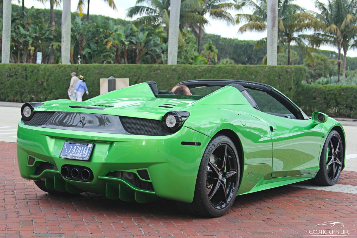 Ferrari 458 Italia зеленая