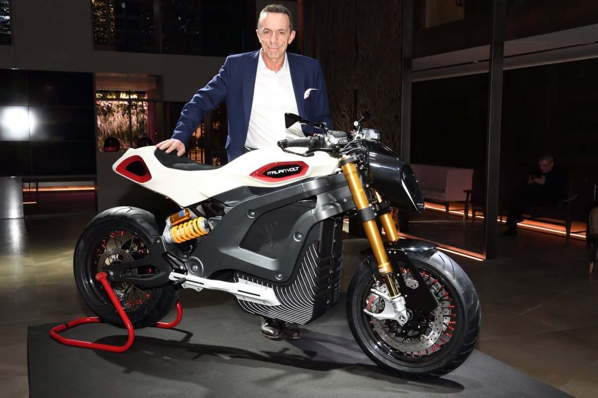 Электромотоцикл с запасом хода 300 км