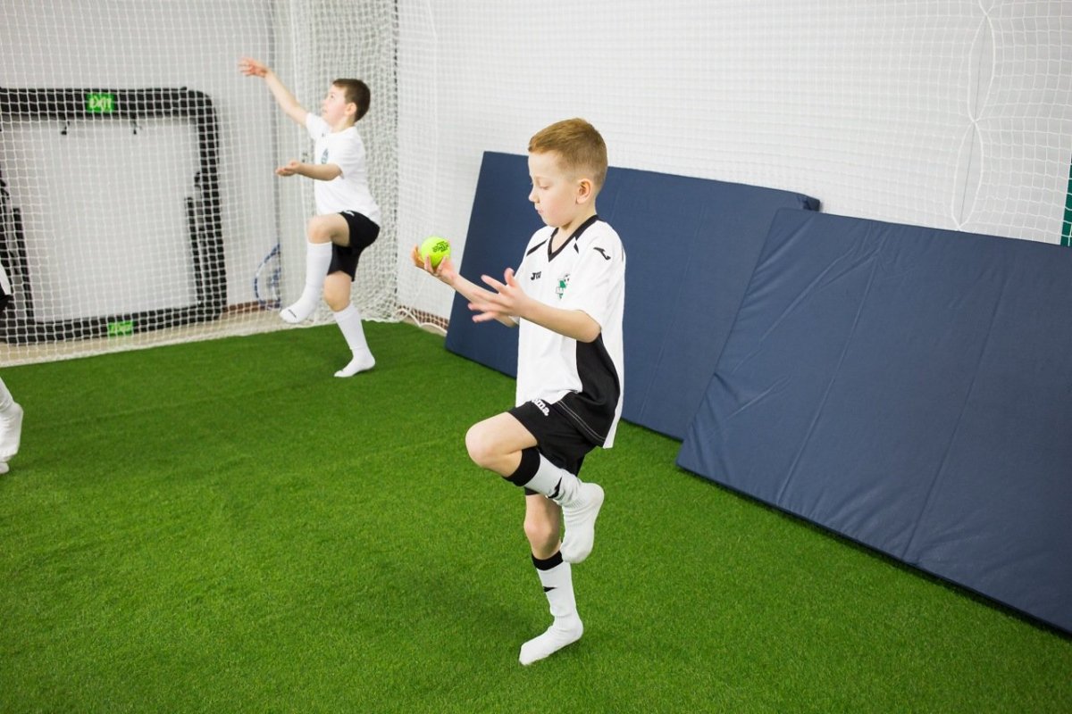 Упражнения для юных футболистов