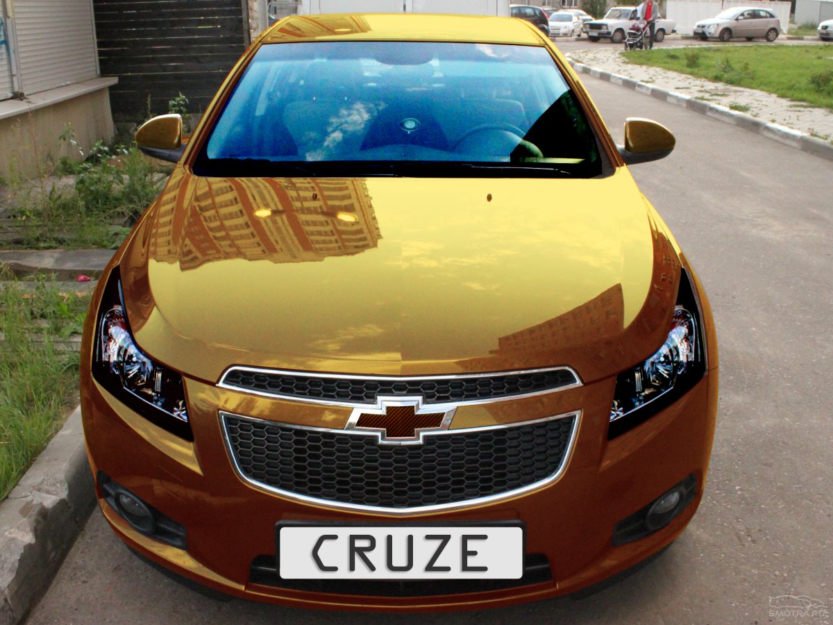 Chevrolet Cruze золотой