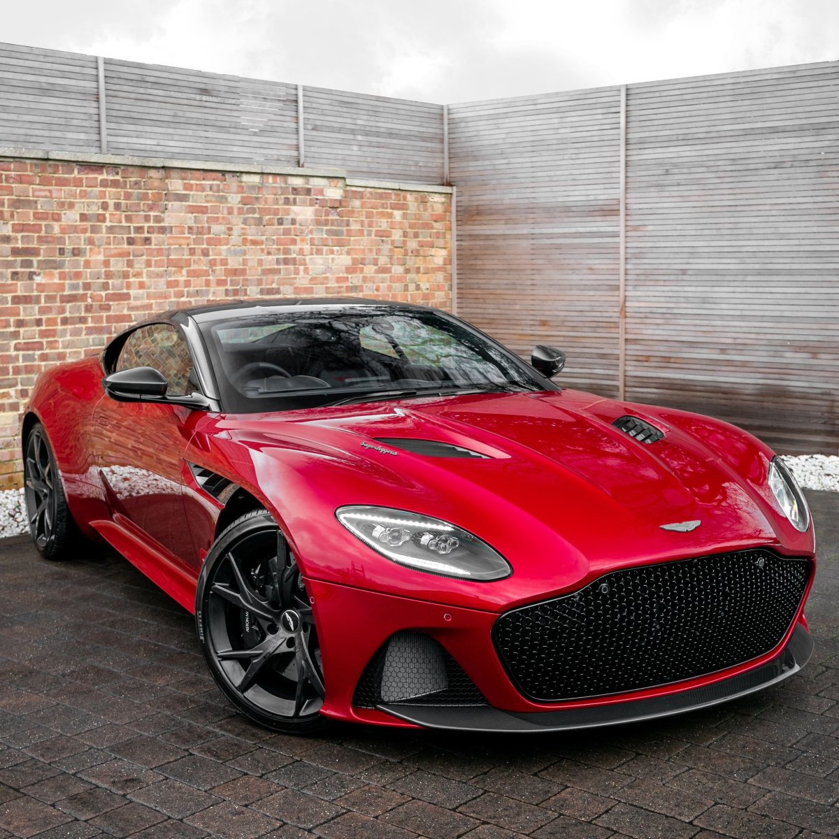 Aston Martin суперкар