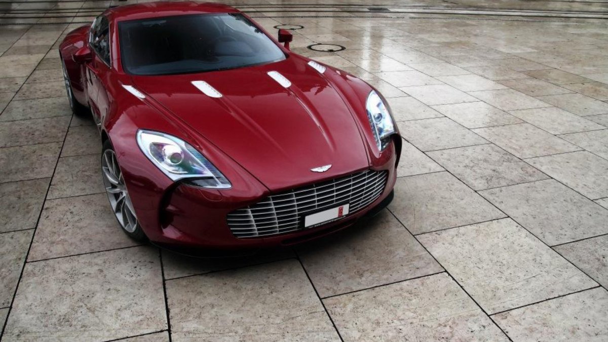 Вишневый цвет машины