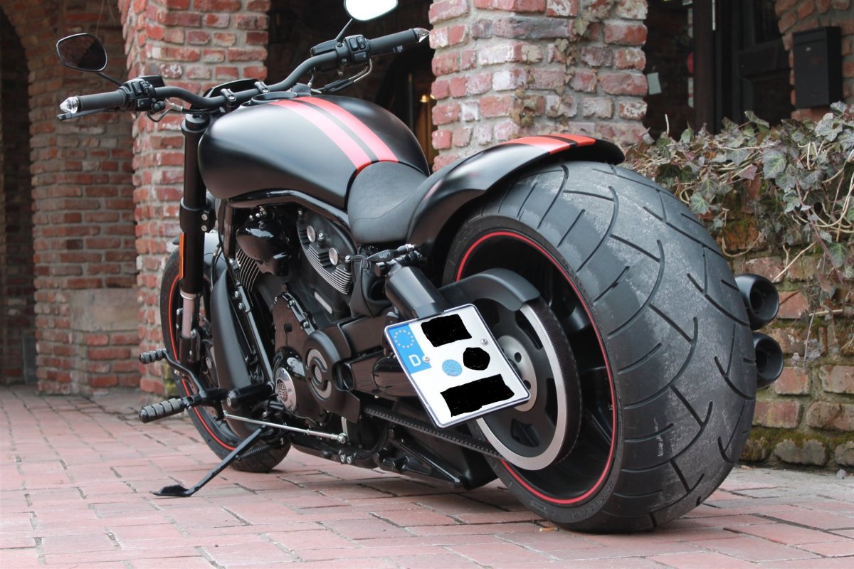 Harley Davidson v Rod Custom