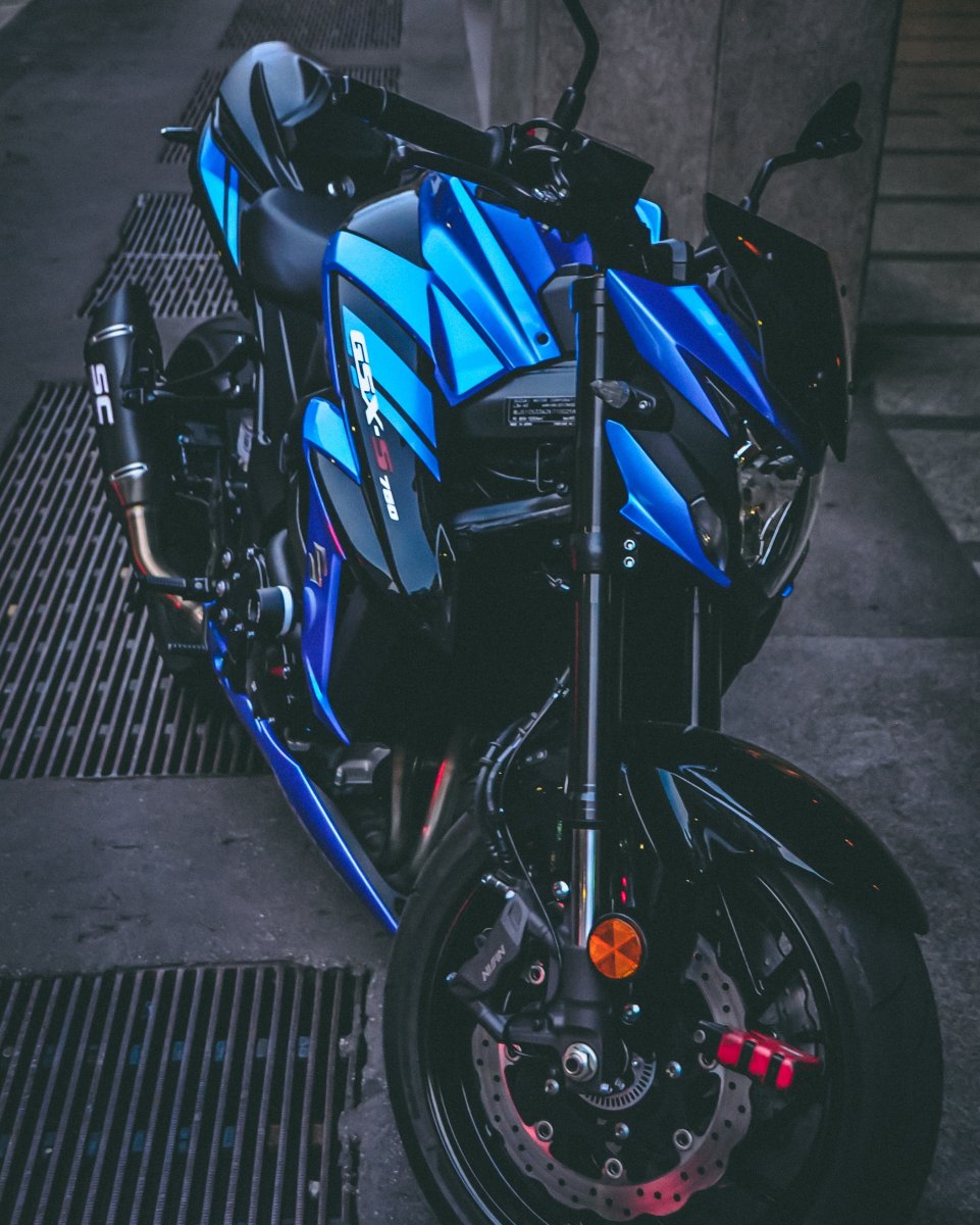 Черно синий мотоцикл