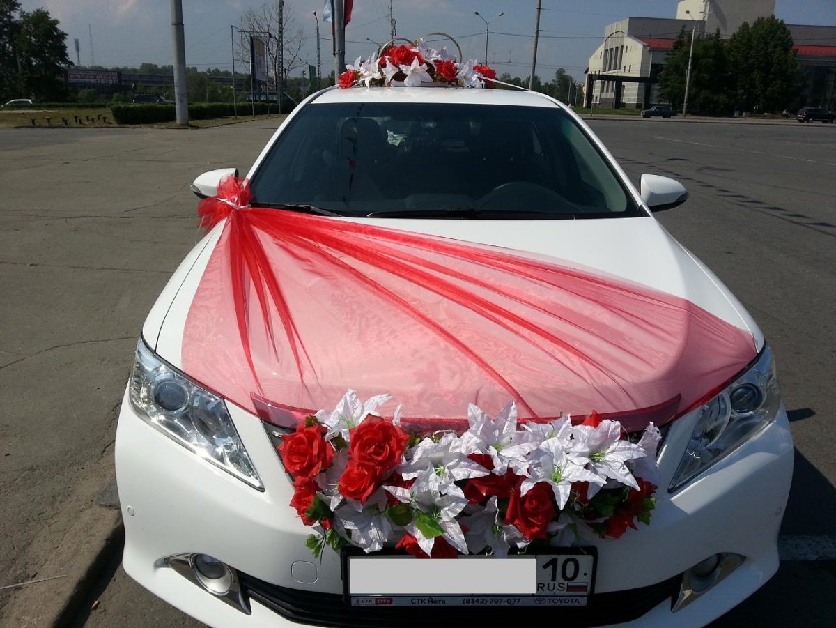 Украшение на красную машину на свадьбу