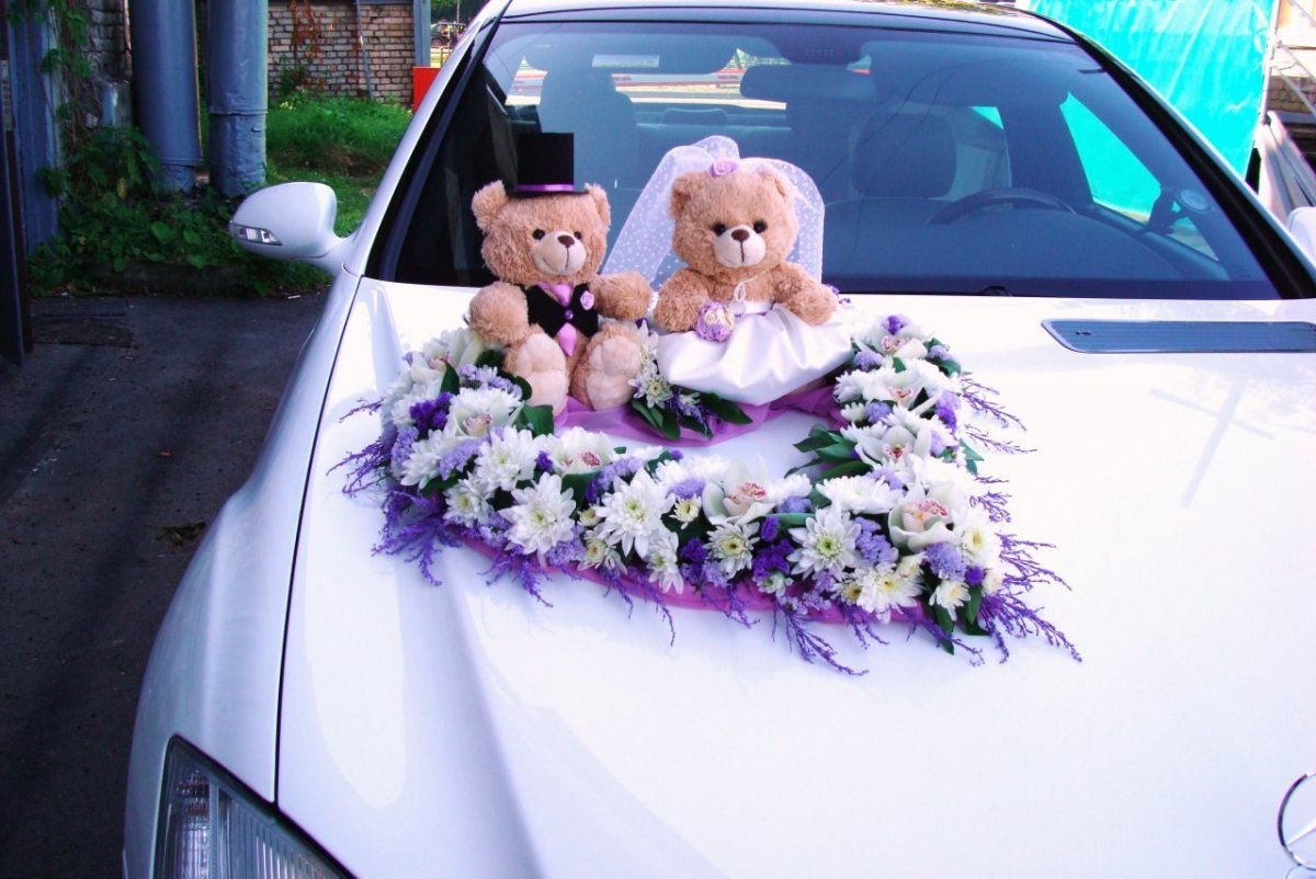 Украшение машины на свадьбу с медведями