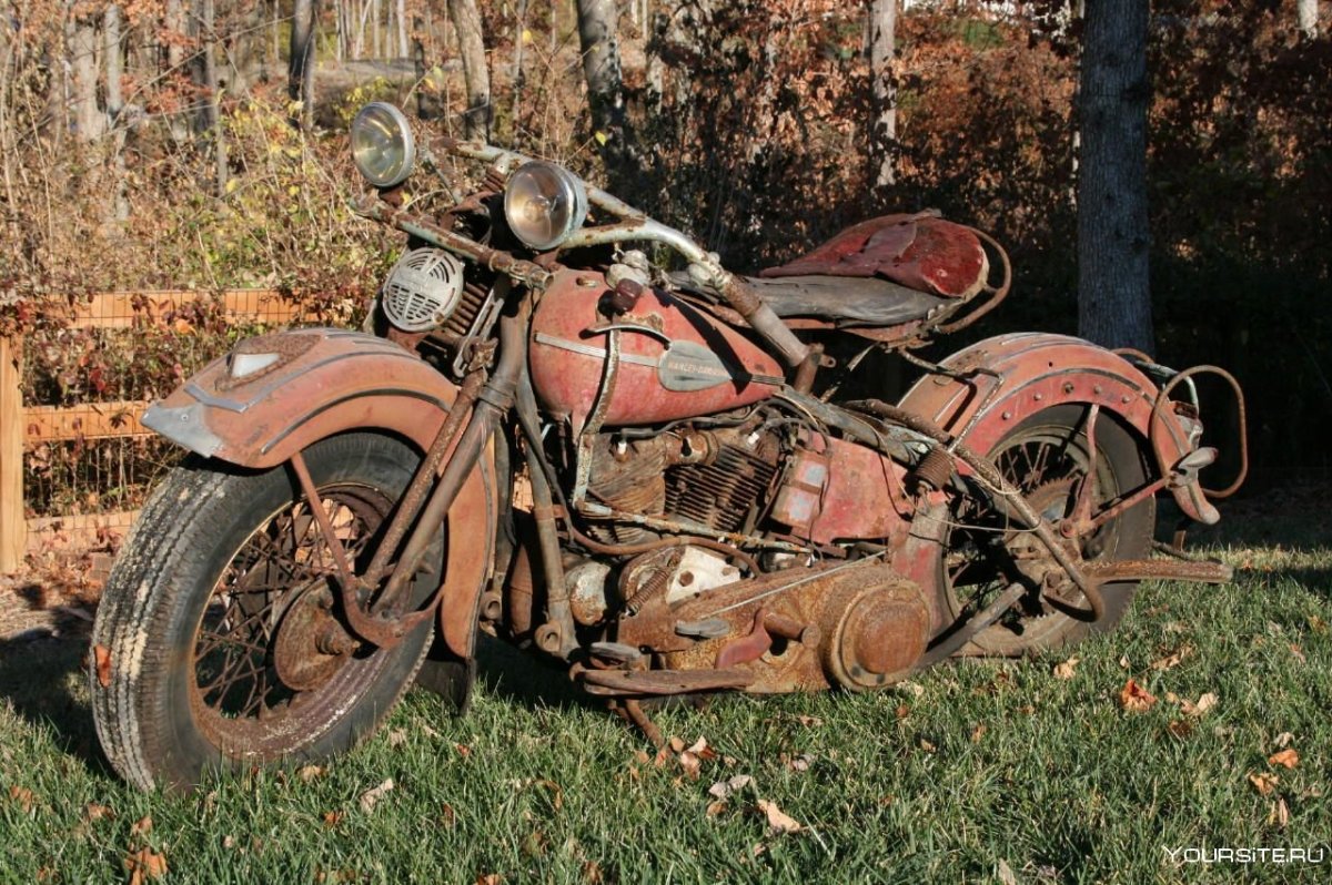 Мотоцикл Урал старый Ржавый