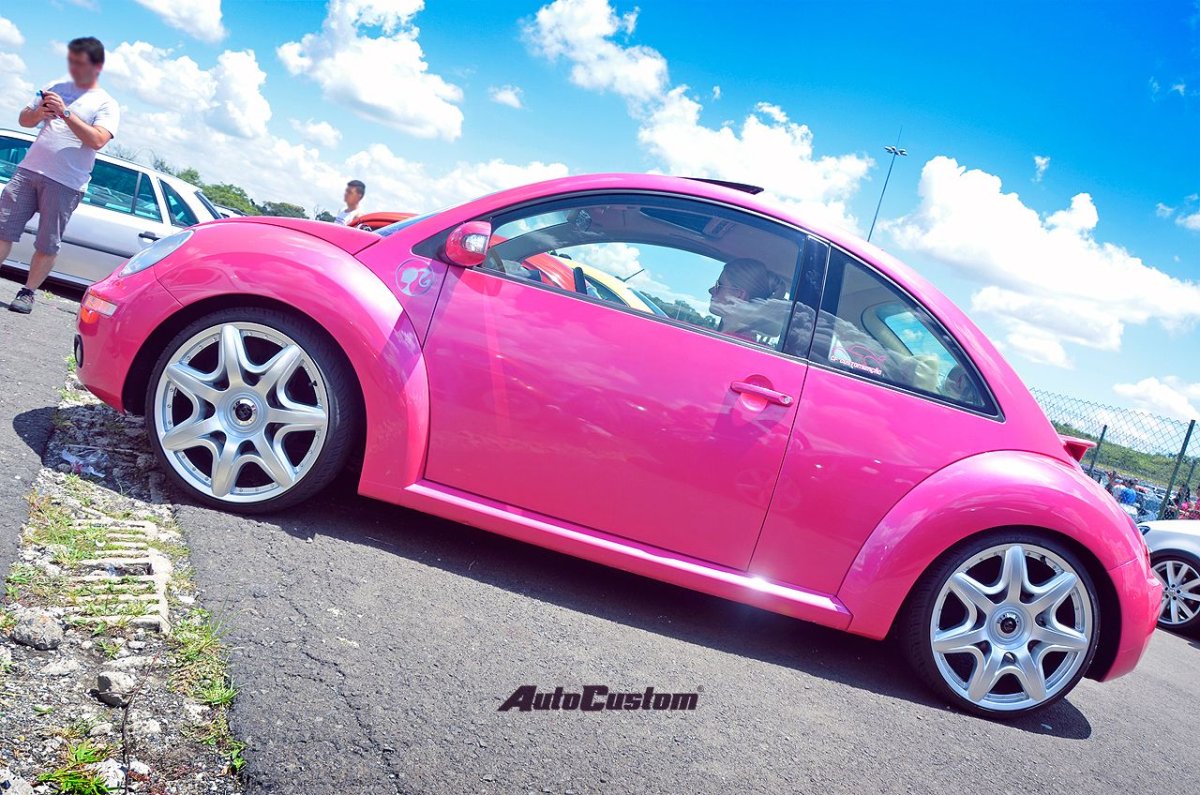 Машина VW Жук розовый