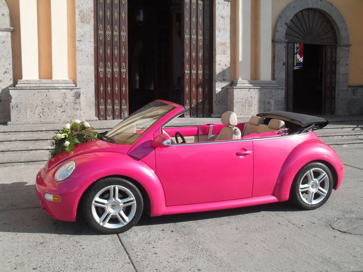 Volkswagen Beetle Cabriolet розовый