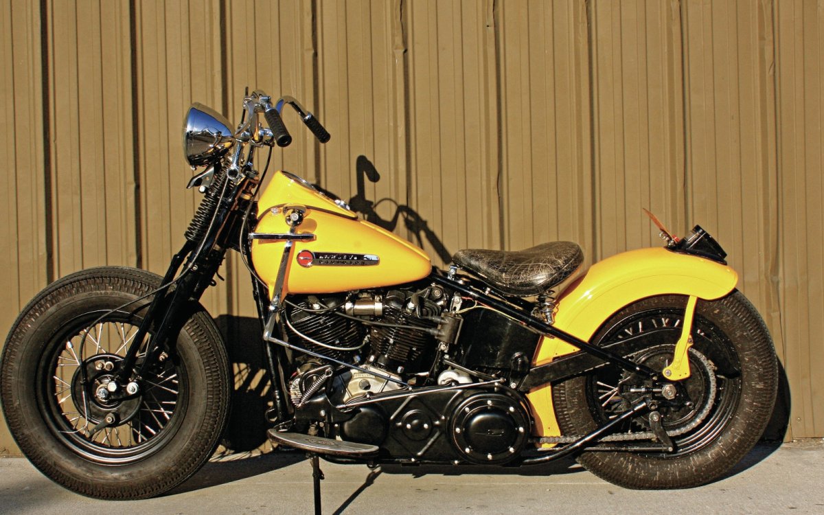 Harley-Davidson WL (1947). Orange