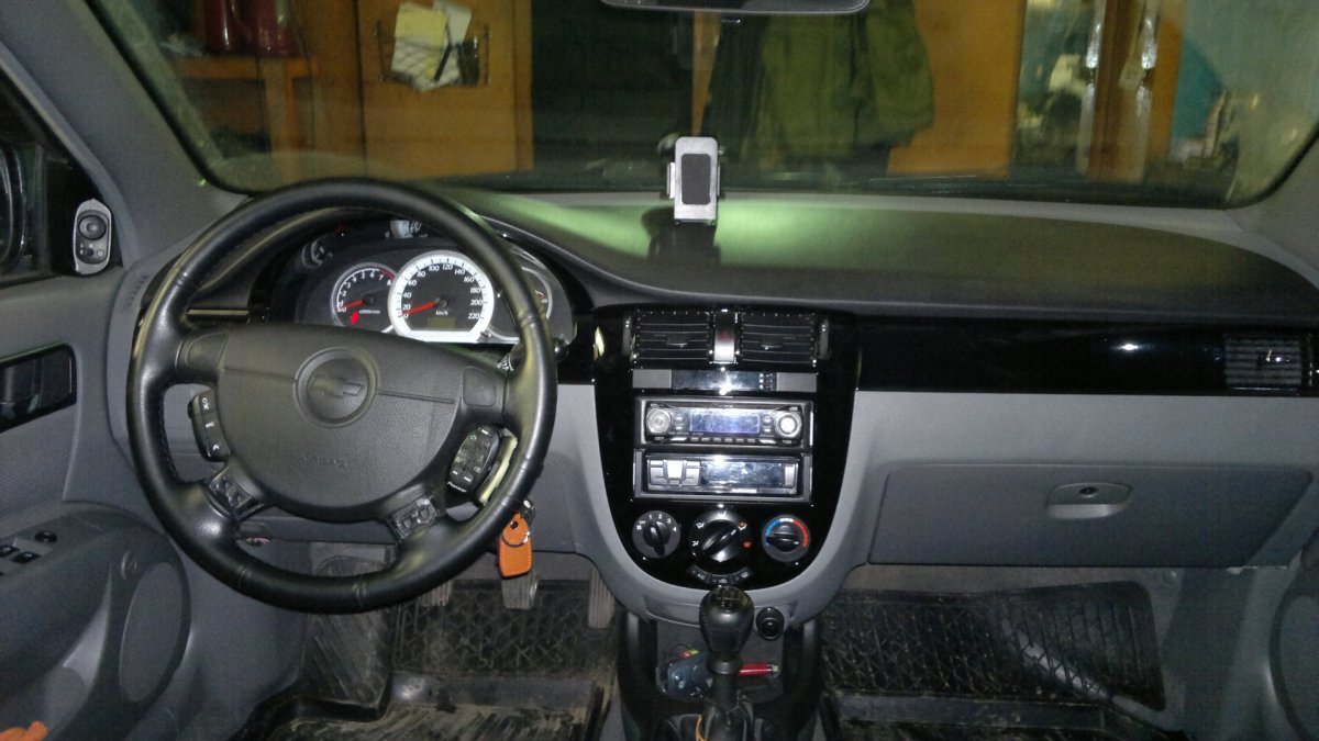 Шевроле Лачетти хэтчбек черный салон