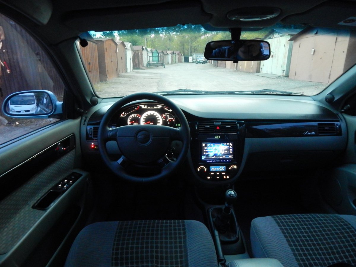 Шевроле Лачетти седан 1.6 салон
