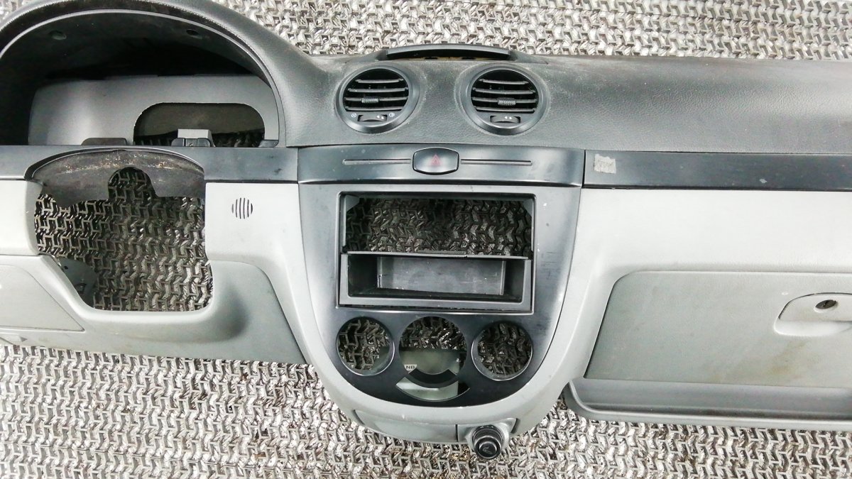 Передняя панель салона Шевроле Лачетти