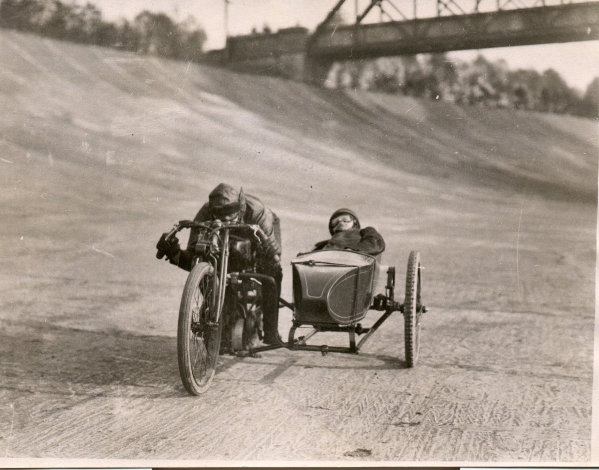 Харлее с коляской 1920 год
