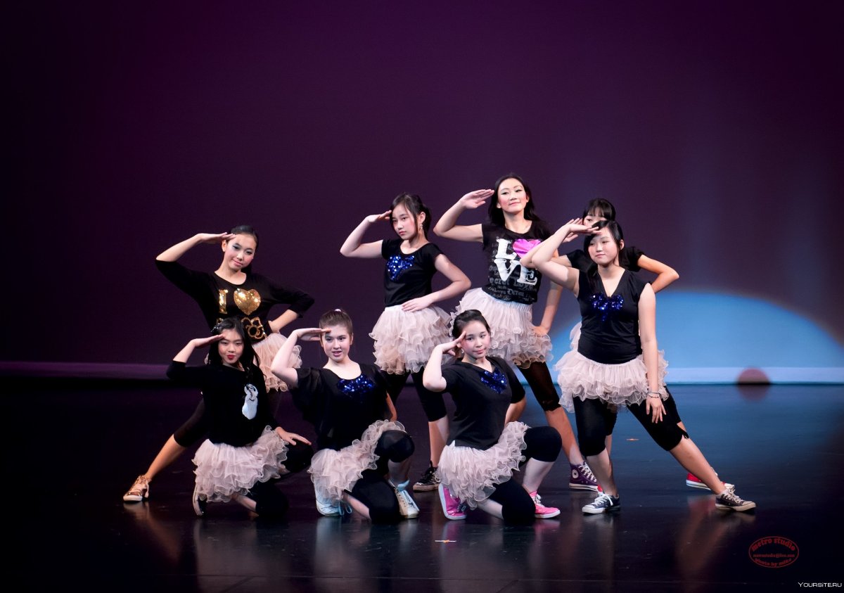 Танцевальная группа